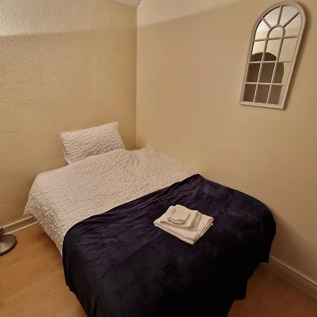 Burnett House - 4 Bed Flat * סיסקייל