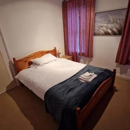 Burnett House - 4 Bed Flat