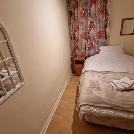 דירה Burnett House - 4 Bed Flat