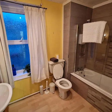 דירה Burnett House - 4 Bed Flat סיסקייל